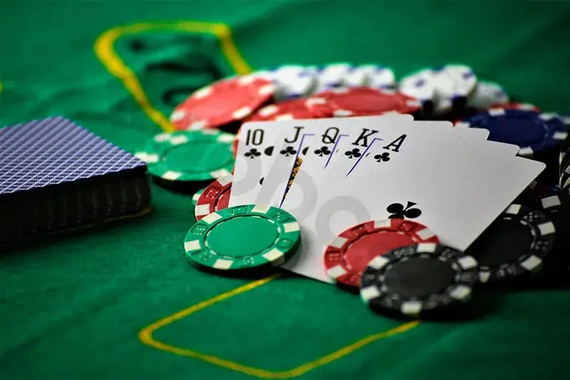 Ilucki poker game